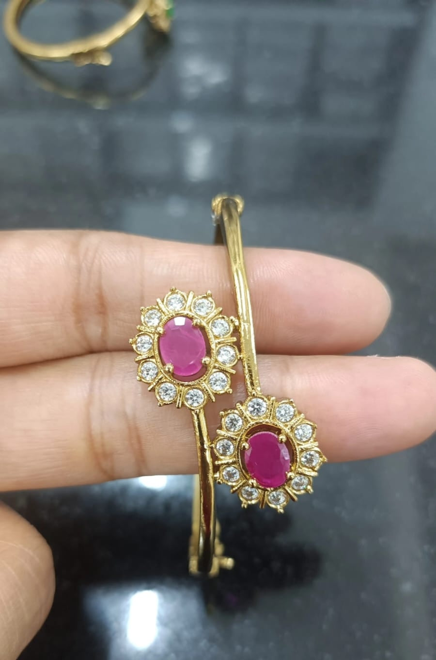 Premium antique gold openable bracelet product code B202