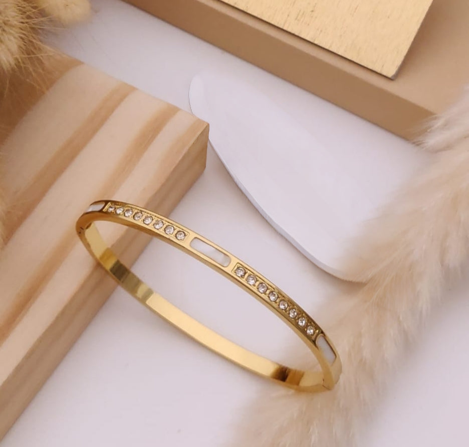 Premium anti tarnish openable bracelet product code B86 suitable for (2.4 and 2.6,2.8)