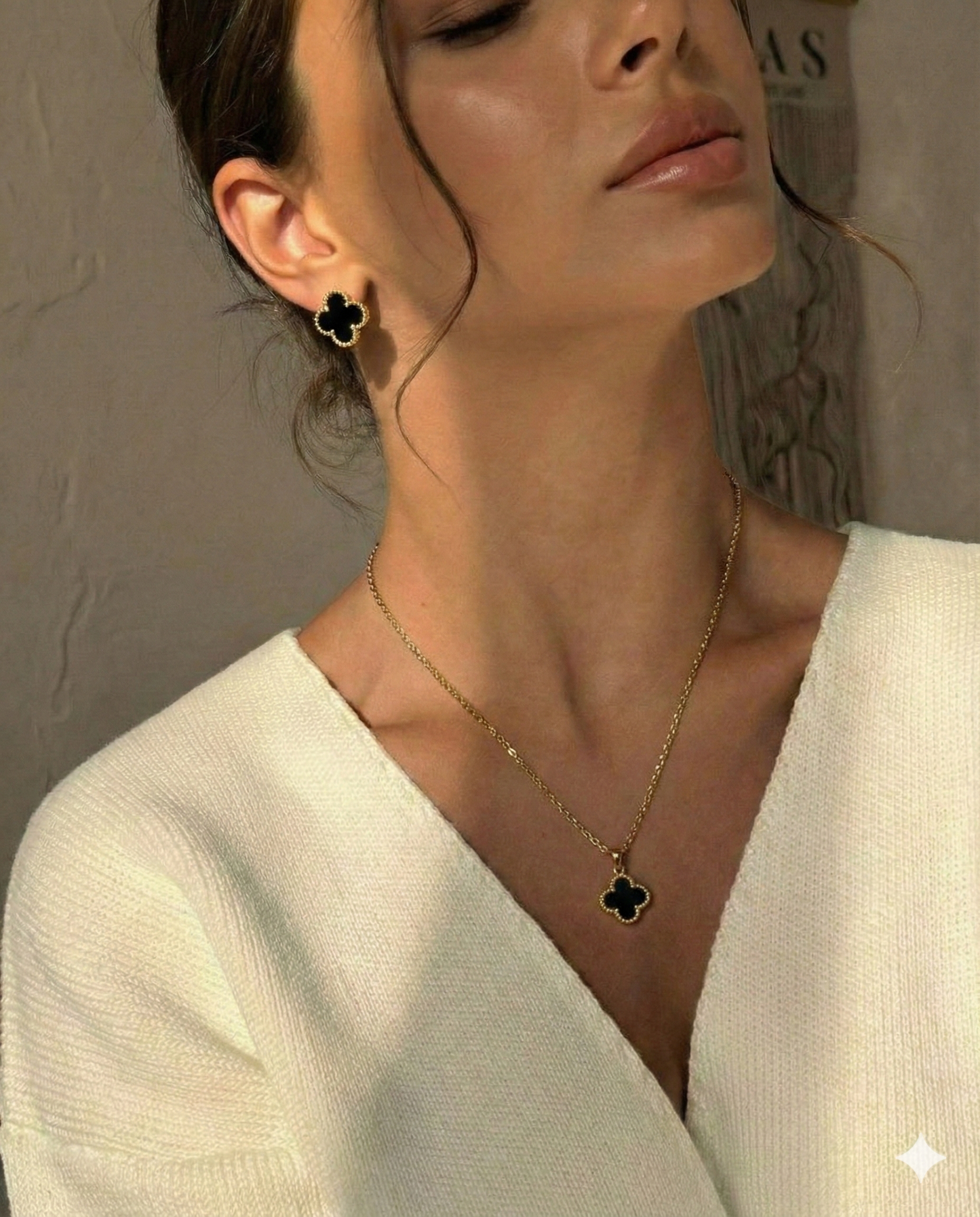 Premium anti tarnish clover pendant chain with stud