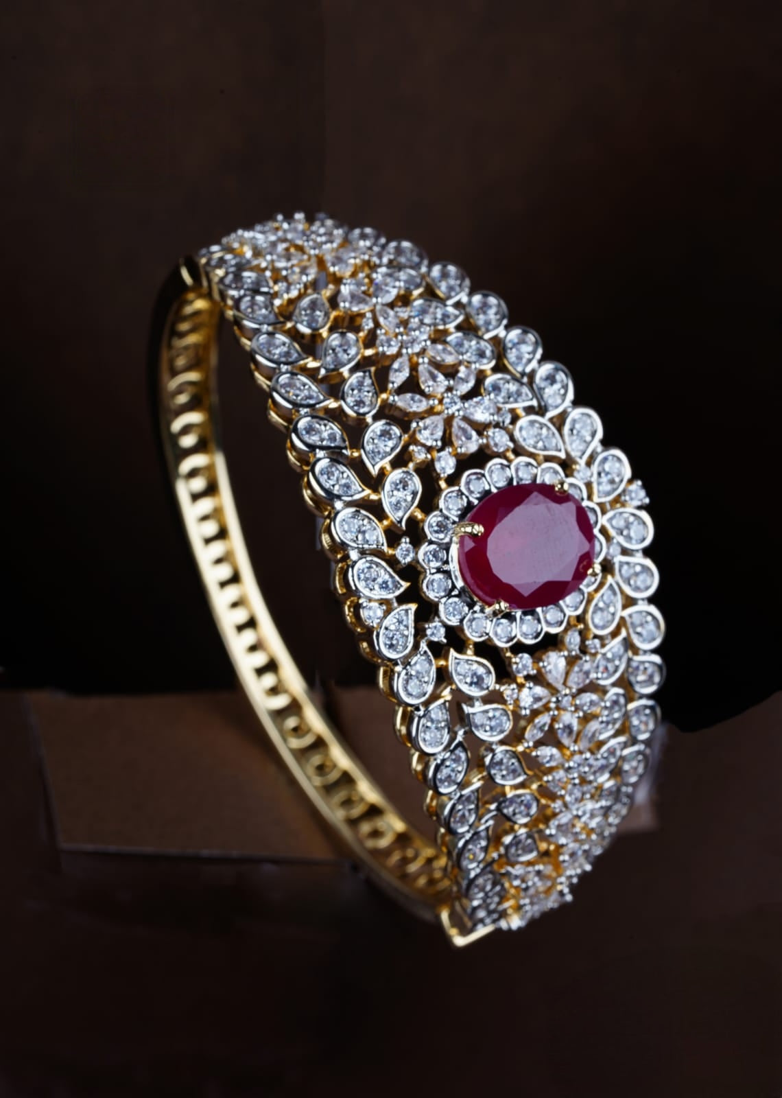Premium diamond finish statement openable bracelet product code B185