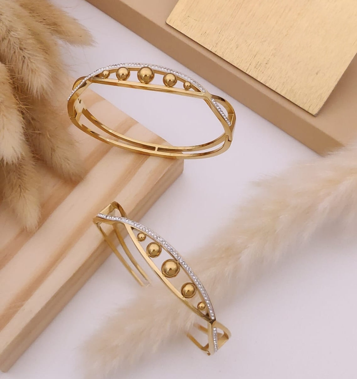 Premium anti tarnish openable bracelet product code B86 suitable for (2.4 and 2.6,2.8)