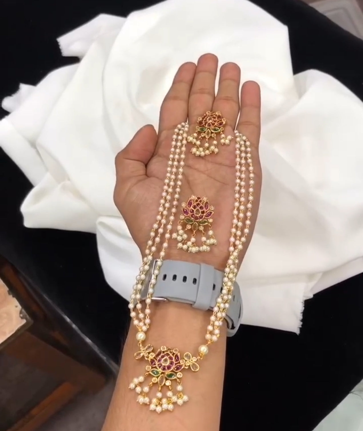 Premium quality 3 layer pearl haram with lotus pendantset product code N375