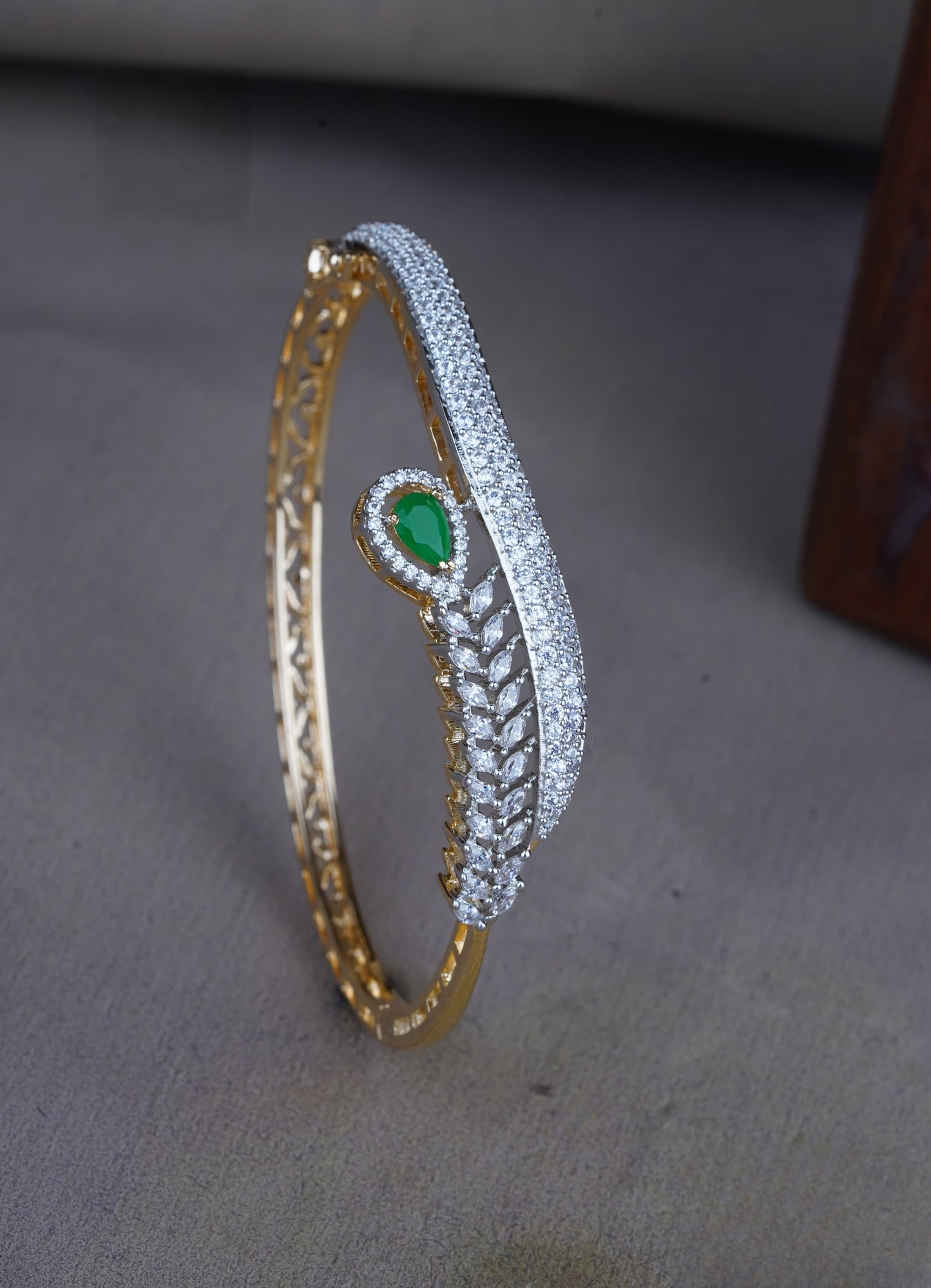 Premium diamond finish openable bracelet product code B195
