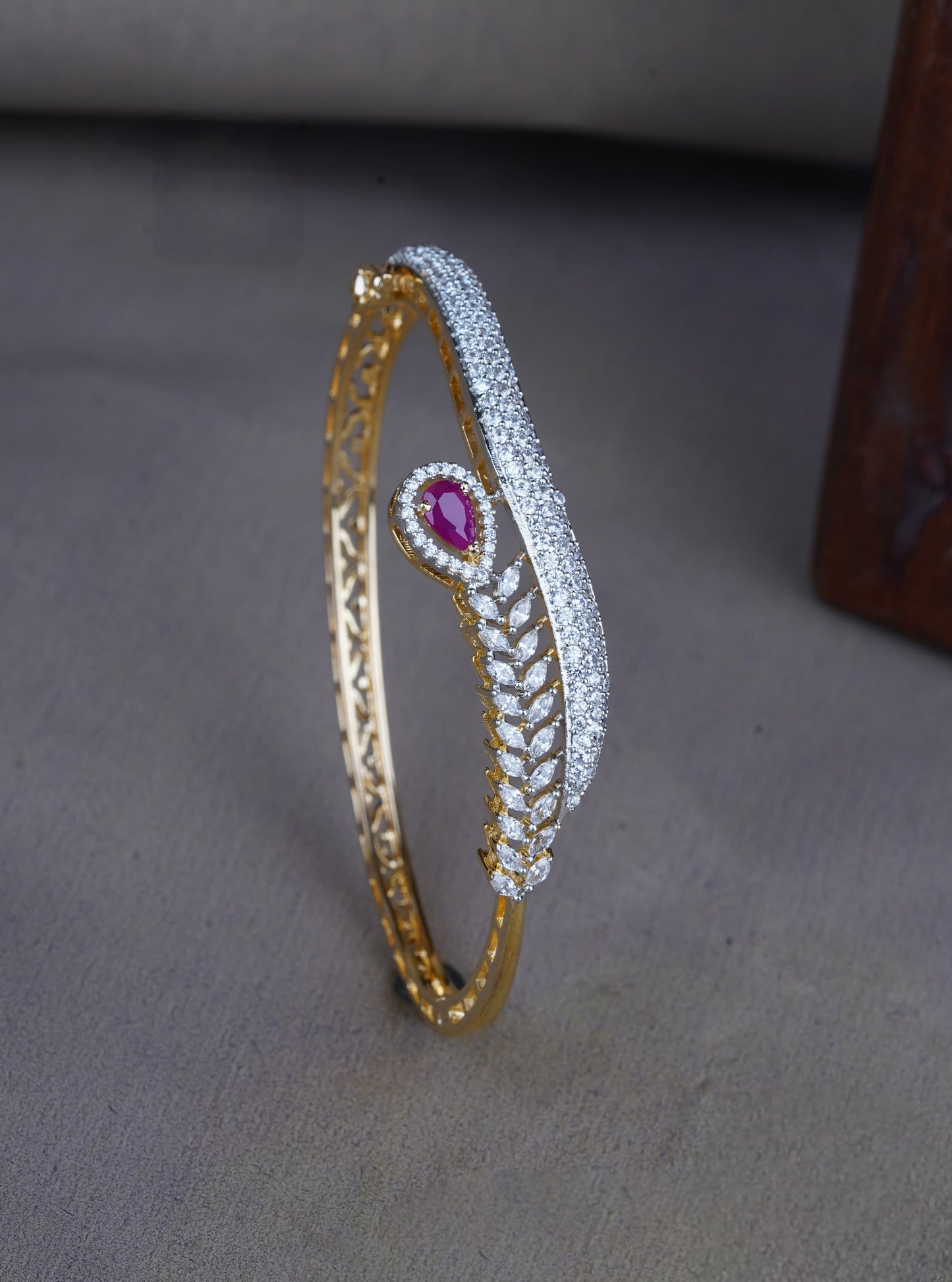 Premium diamond finish openable bracelet product code B195