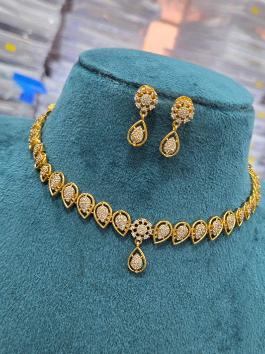Trending floral ad necklace set