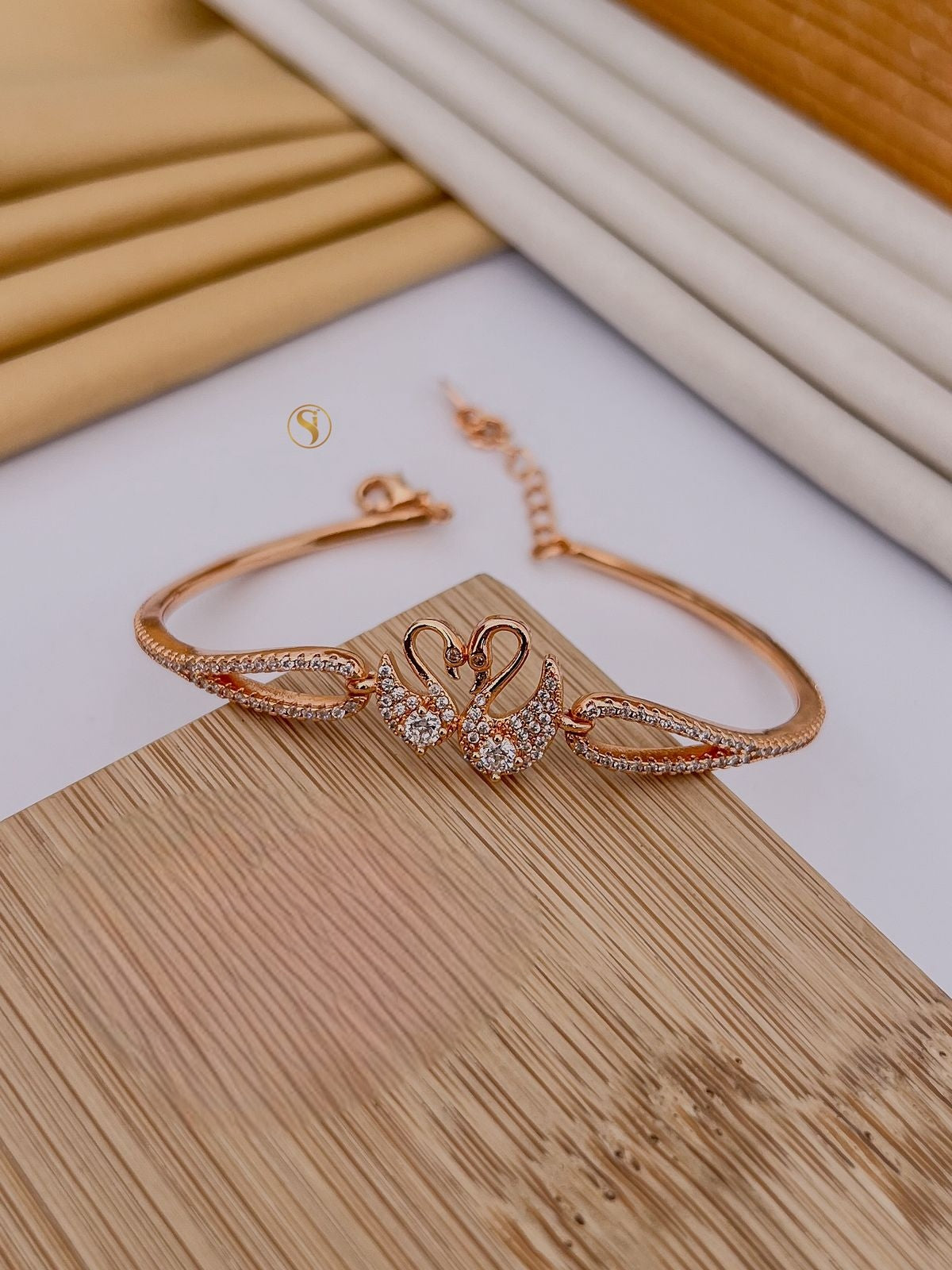 Premium rosegold ad openable bracelet product code AD6