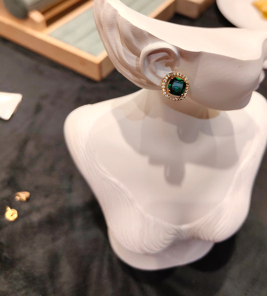 Premium ad emerald green stud product code E52