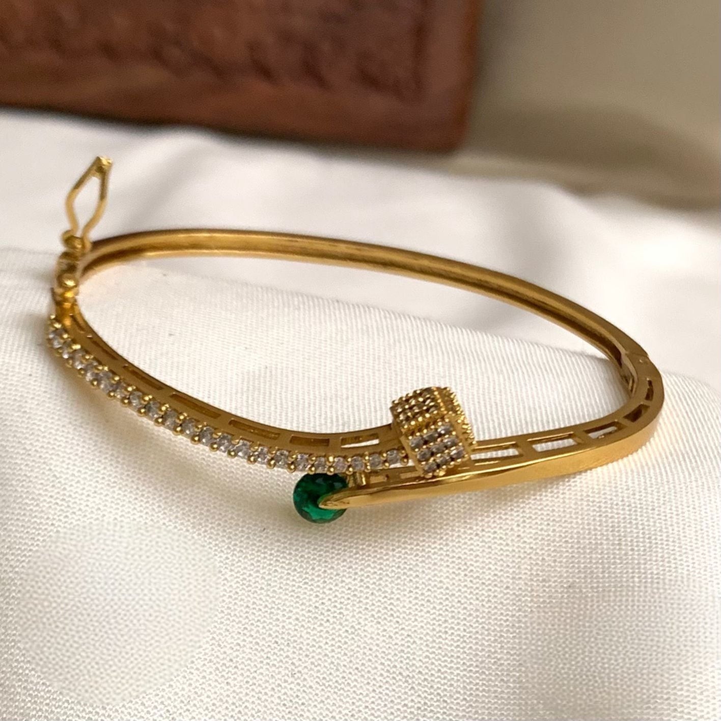Premium antique gold polish openable bracelet 2.4 upto 2.6 product code B05