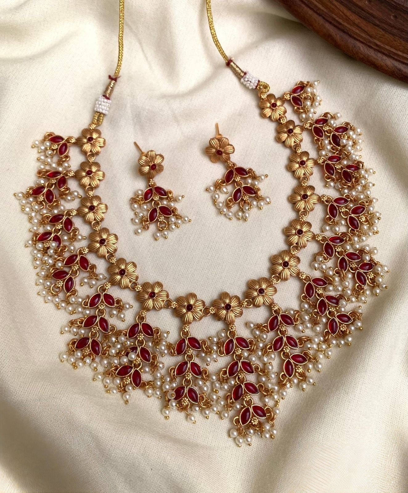 Premium floral matte finish pearl hanging designer necklace product code N100
