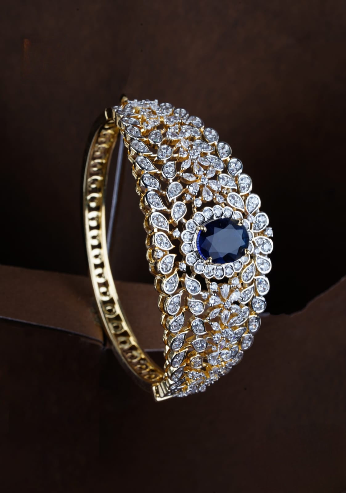Premium diamond finish statement openable bracelet product code B185